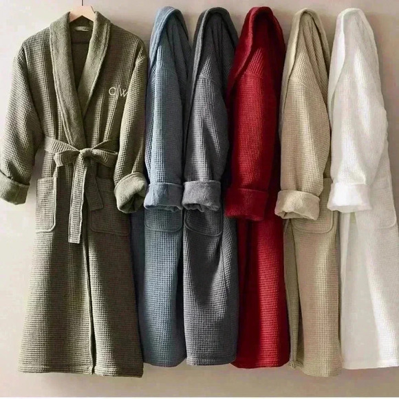 Pottery Barn Waffle Weave Resort
Robe Medium - Picture 4 of 4